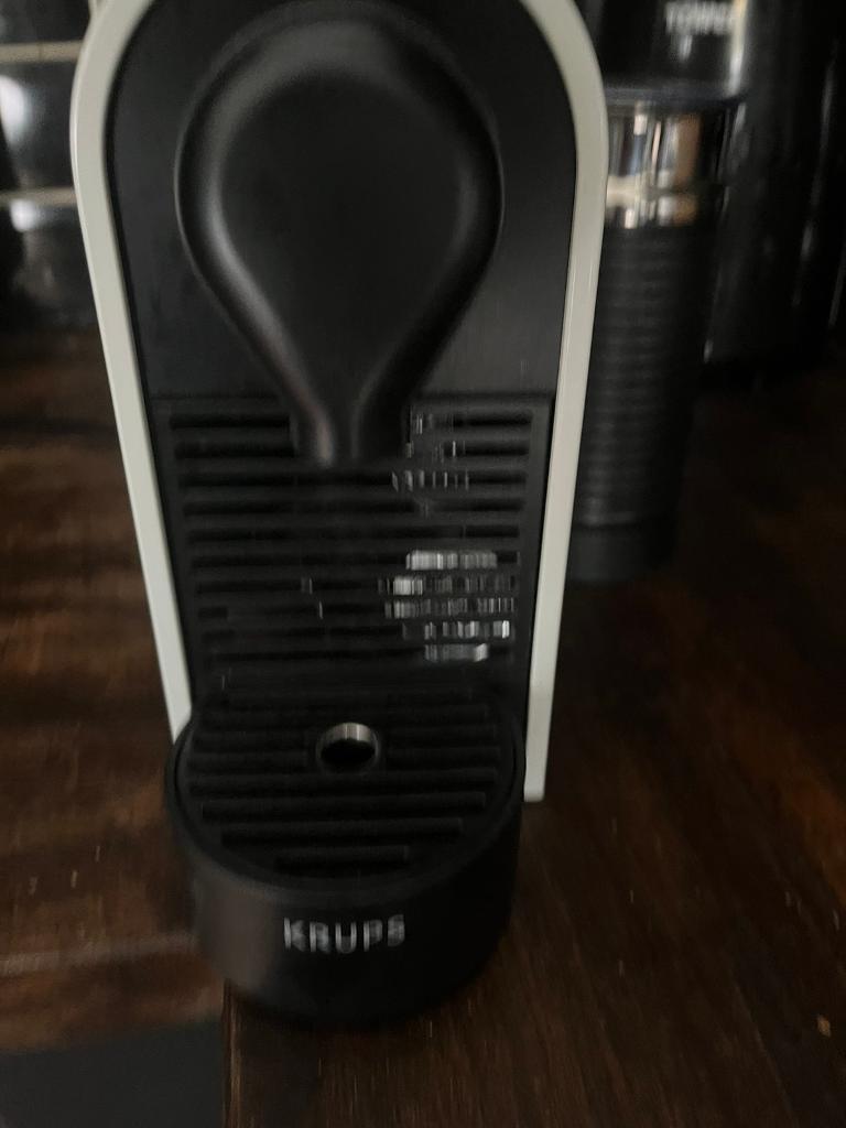 NESPRESSO CITIZ COFFEE POD MACHINE WITH 